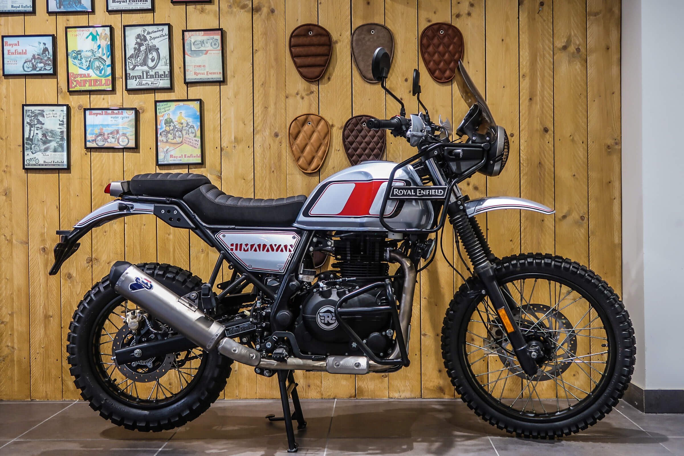 Энфилд гималаи. Роял Энфилд Гималаи. Мотоцикл Royal Enfield Himalayan. Royal Enfield эндуро. Royal Enfield Himalayan 2022.