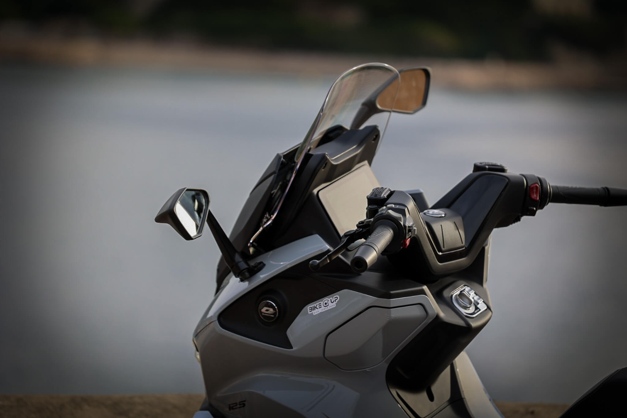 QJMOTOR FORT 125 N - détail optique