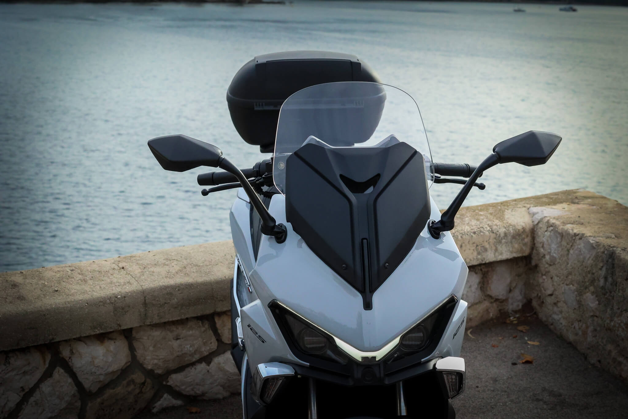 QJMOTOR FORT 125 N - vue 3/4 avant