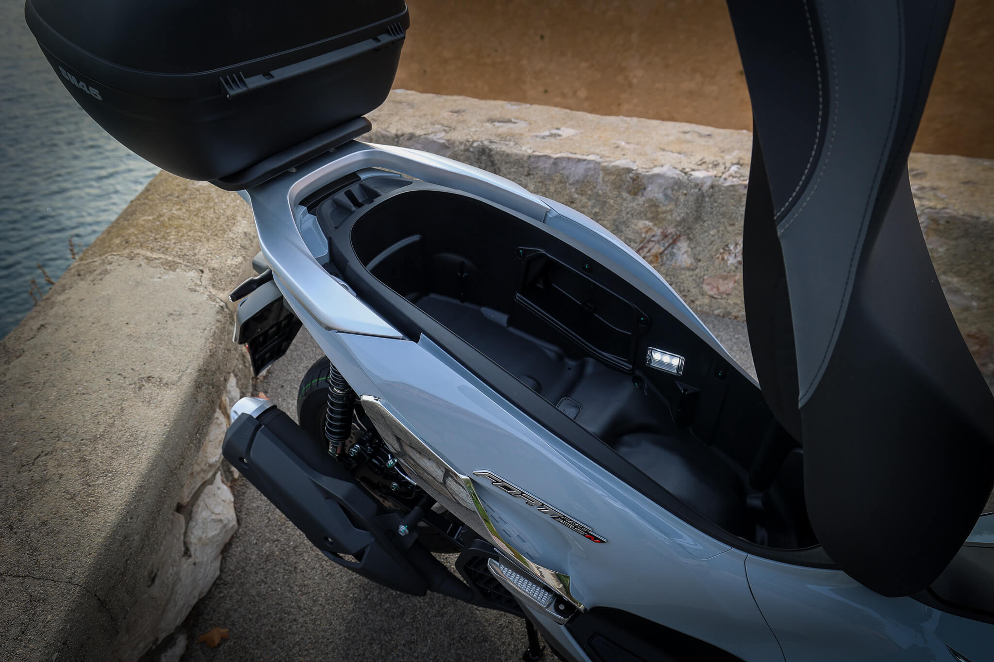 QJMOTOR FORT 125 N - vue latérale