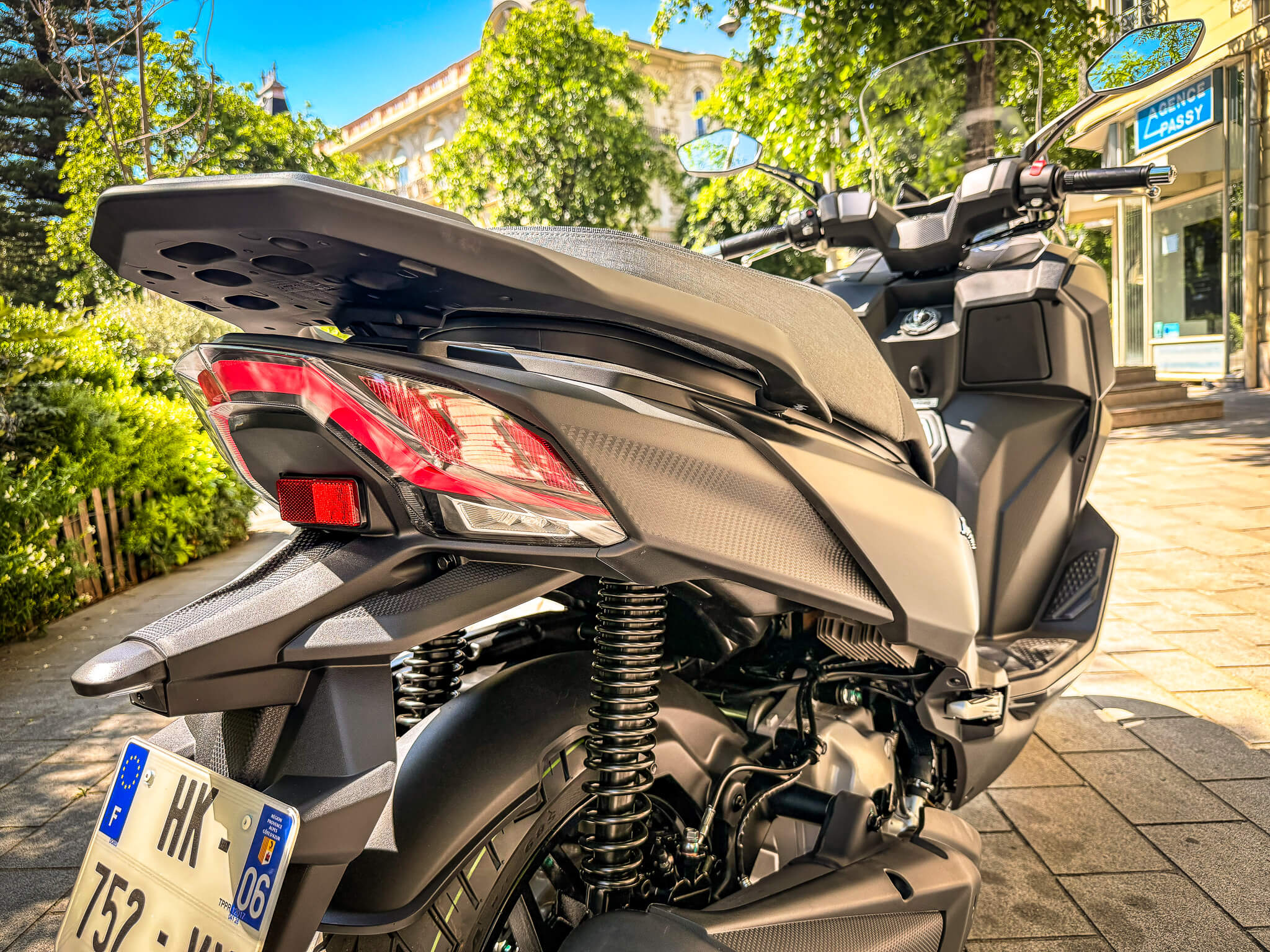 SYM Joyride 300 détails équipements scooter 300cc
