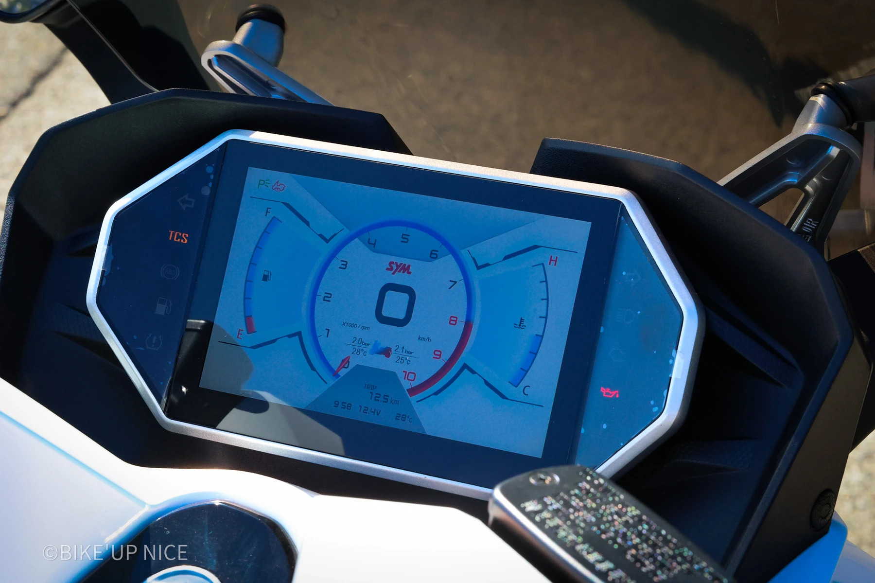 Position de conduite du SYM Cruisym 400