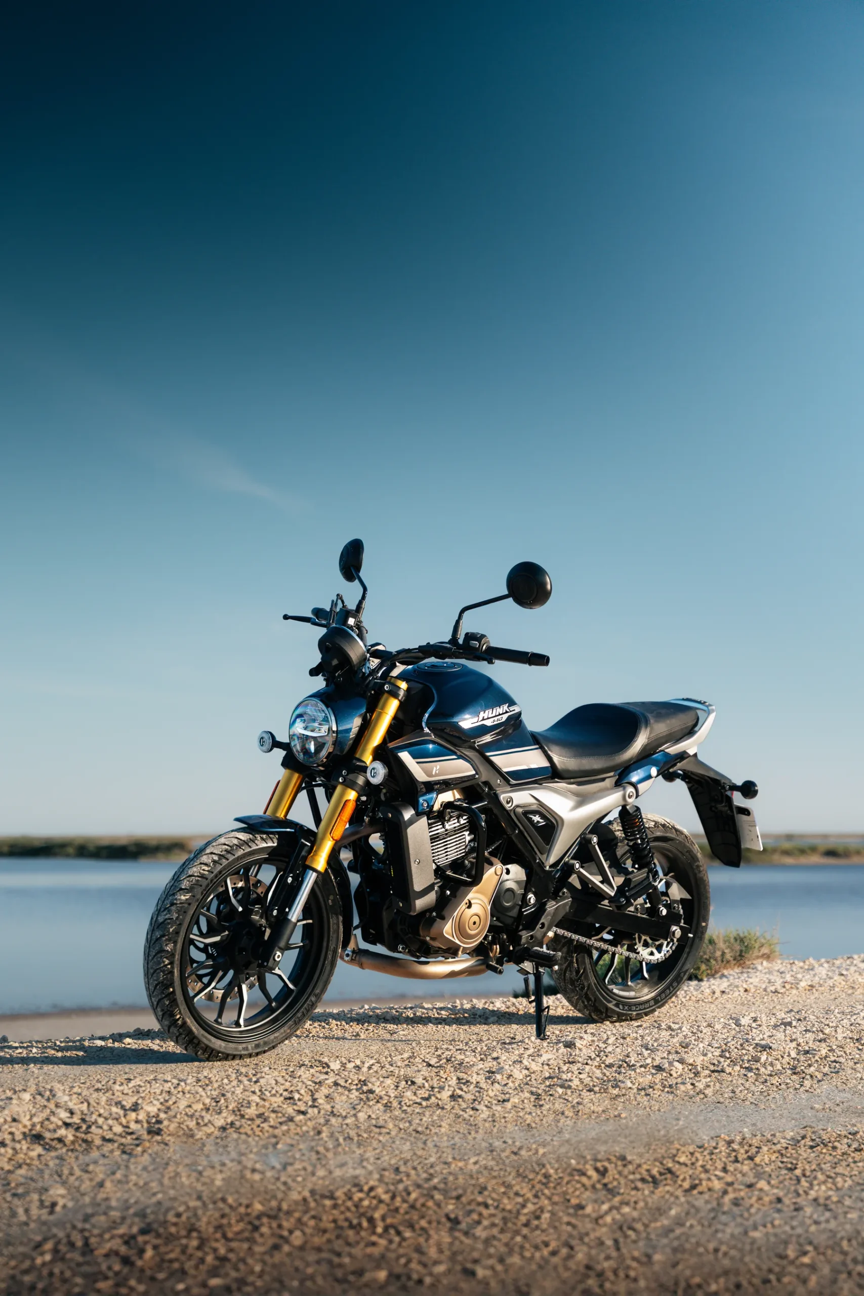 Moto Hero Hunk 440 en stock chez Bike'Up, concessionnaire Hero à Nice