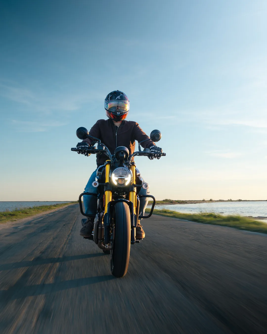 Hero Hunk 440 sur la route, roadster A2
